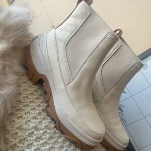 Sorel White Ankle Boots with Tan Soles